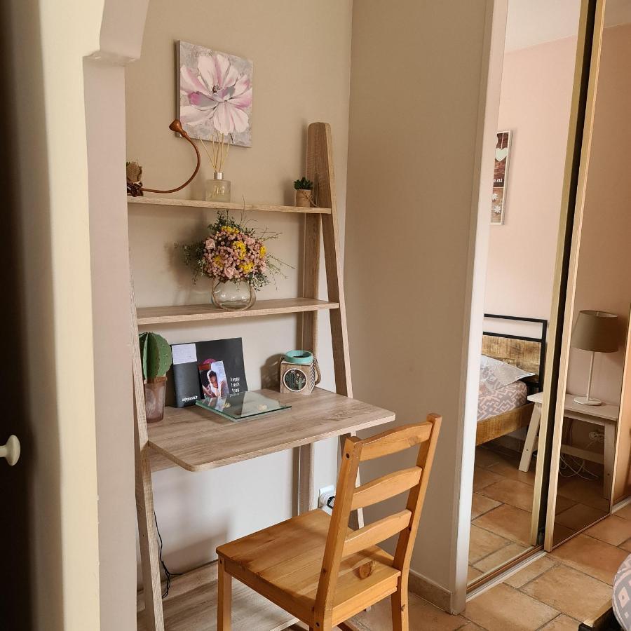 Appartements Dans Villa Privee Avec Piscine, Jardin, Parking Clos, Wifi, Climatisation Meyreuil Exterior foto