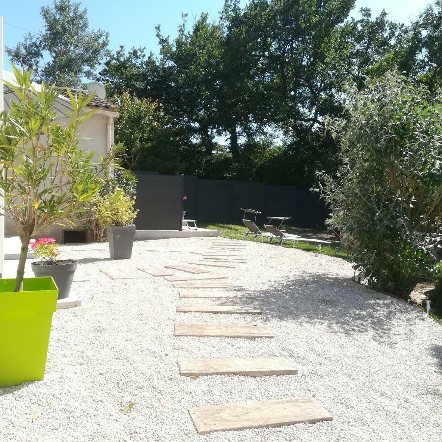 Appartements Dans Villa Privee Avec Piscine, Jardin, Parking Clos, Wifi, Climatisation Meyreuil Exterior foto