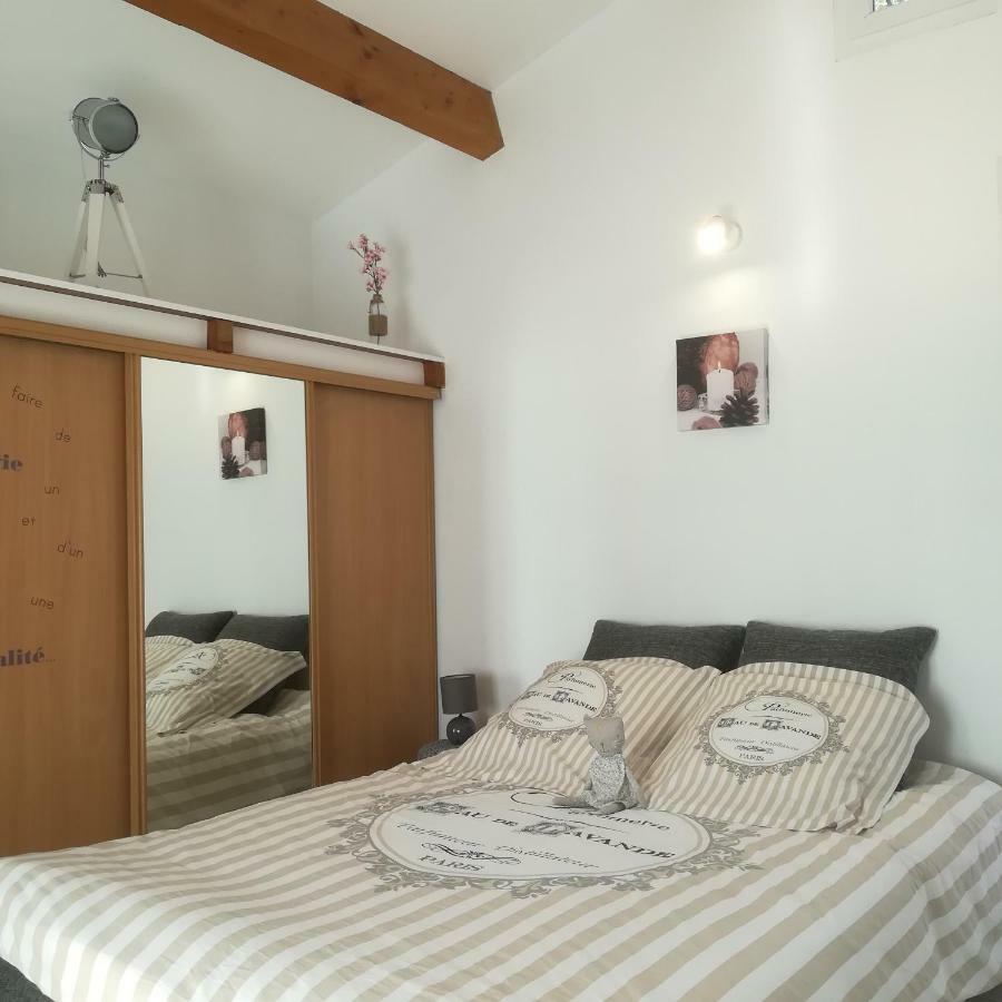 Appartements Dans Villa Privee Avec Piscine, Jardin, Parking Clos, Wifi, Climatisation Meyreuil Exterior foto